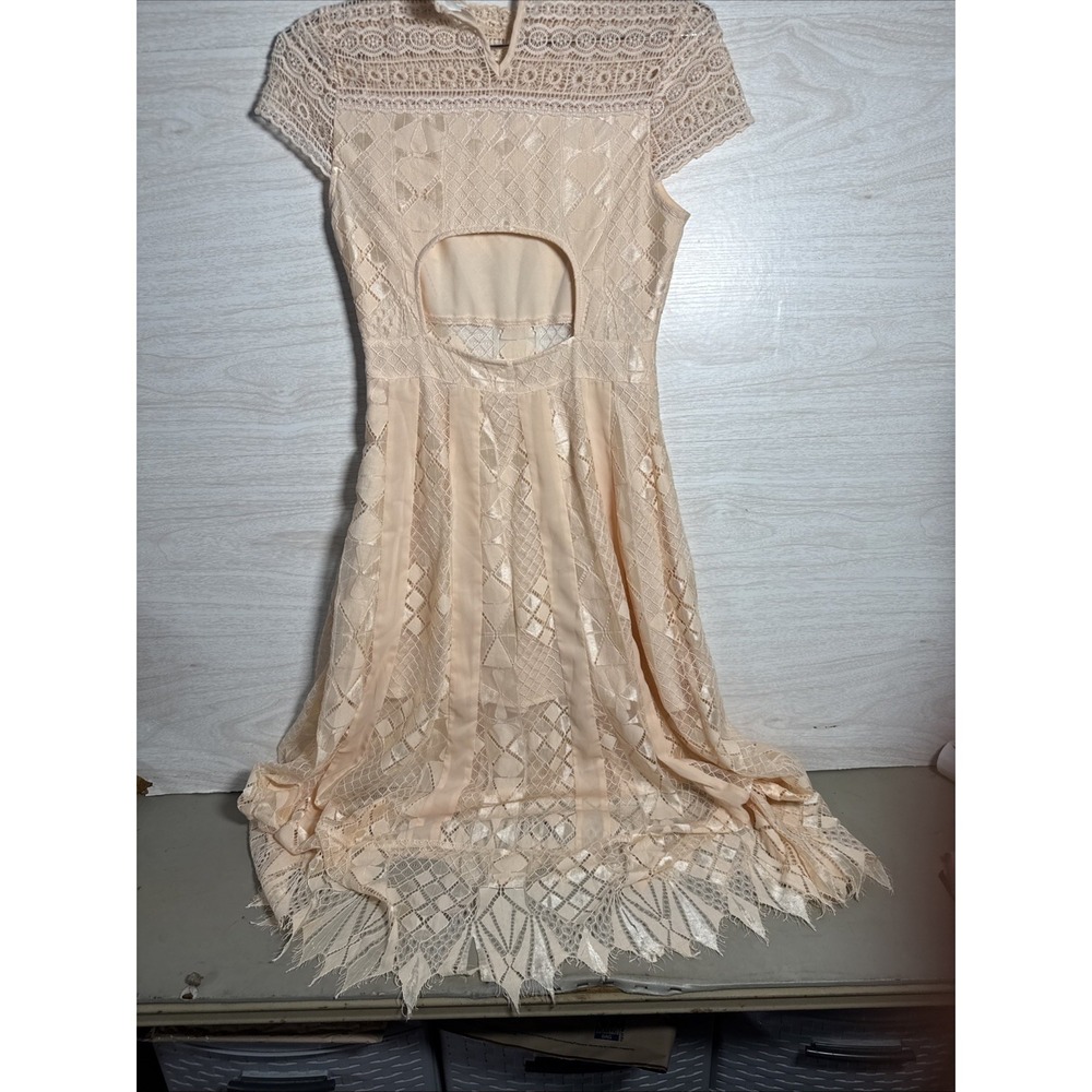 FOXEIDOX cream dress Intricate Lace Detailing High Neckline Sz Small - Picture 9 of 15